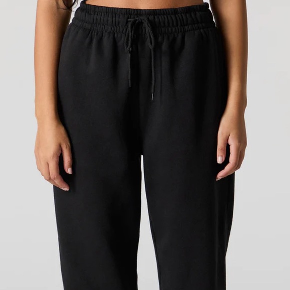 High Rise Solid Fleece Jogger - Picture 2 of 3